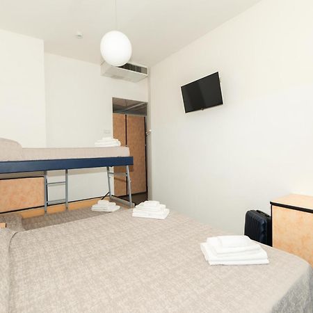 Hotel Saint Louis Rimini Bagian luar foto
