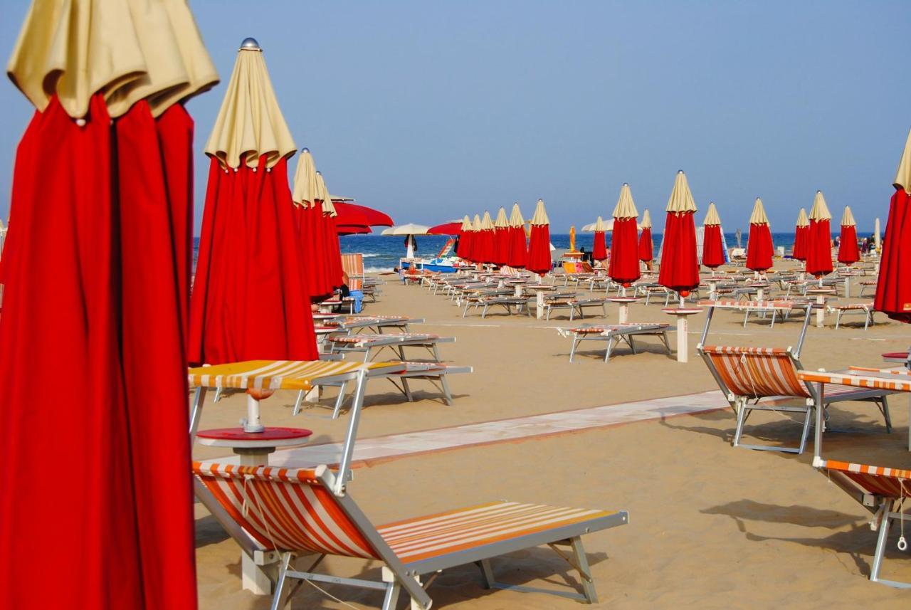 Hotel Saint Louis Rimini Bagian luar foto