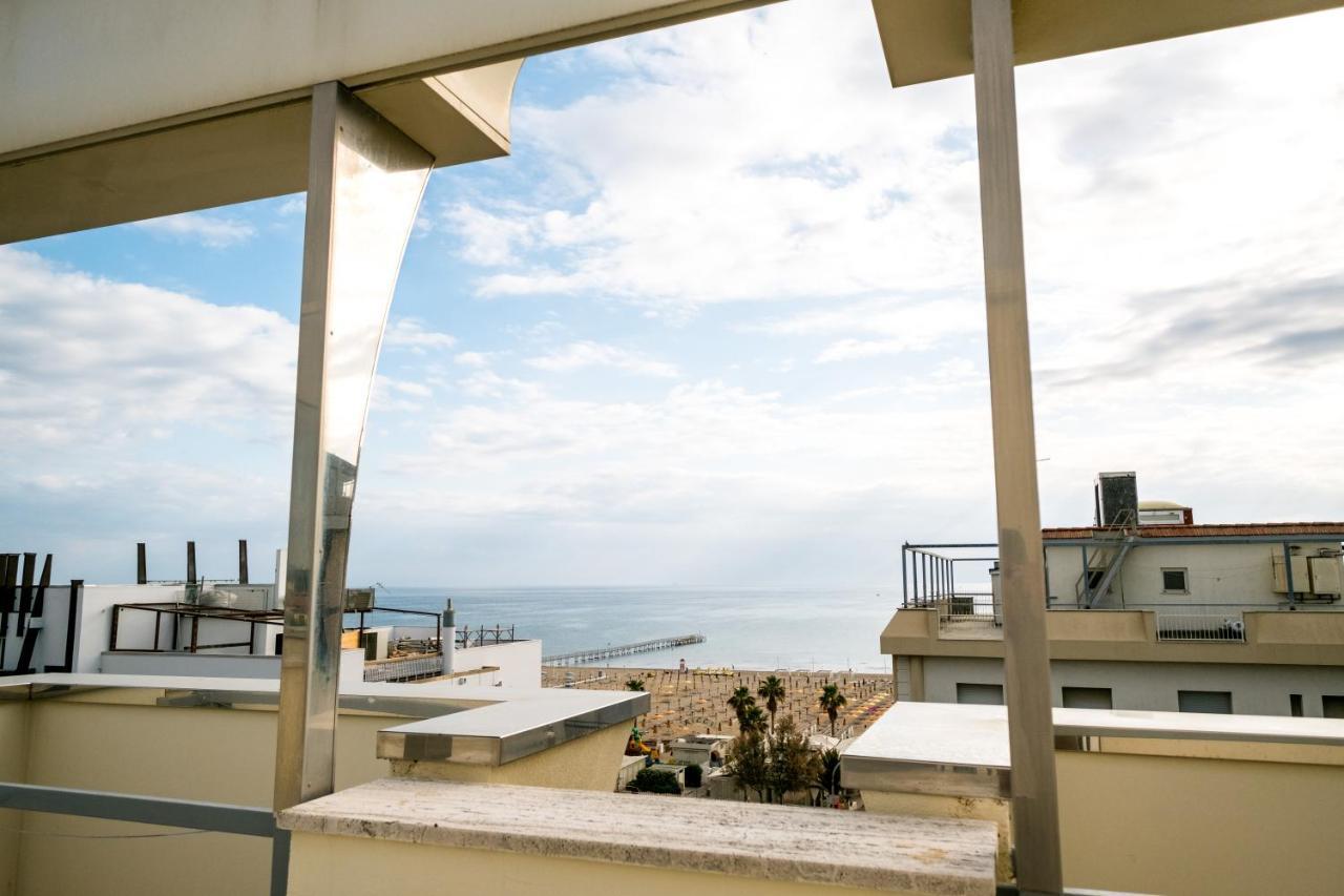 Hotel Saint Louis Rimini Bagian luar foto