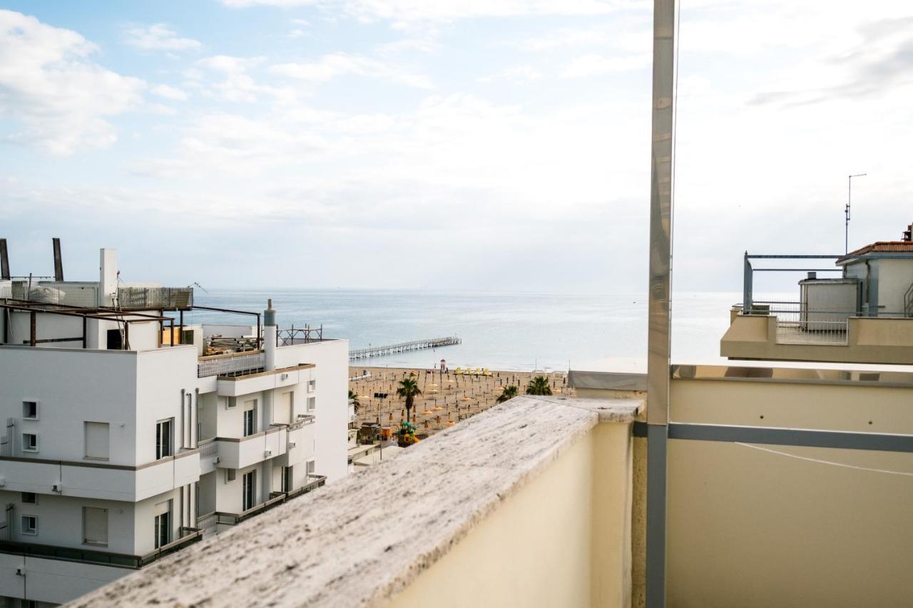 Hotel Saint Louis Rimini Bagian luar foto