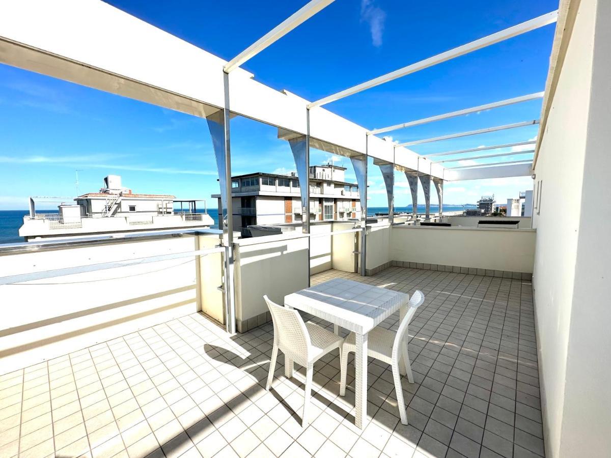 Hotel Saint Louis Rimini Bagian luar foto