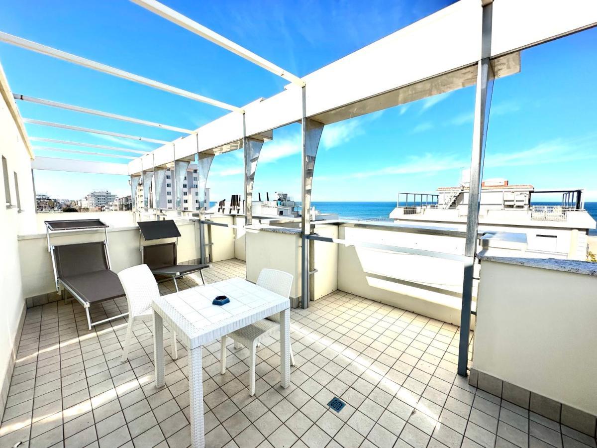 Hotel Saint Louis Rimini Bagian luar foto