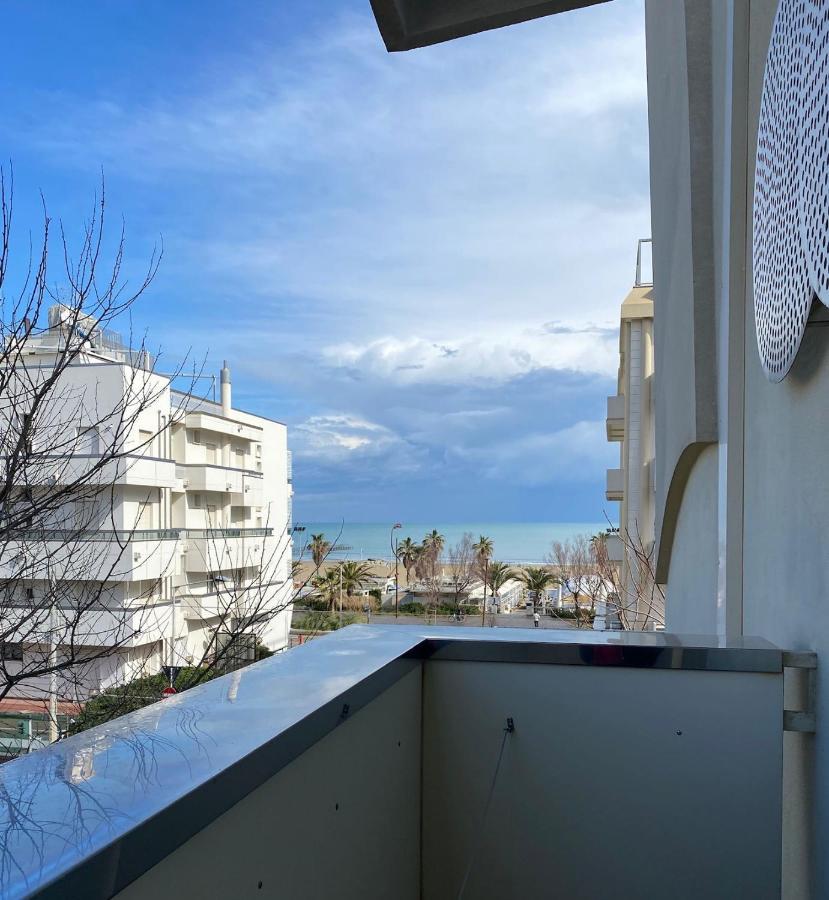 Hotel Saint Louis Rimini Bagian luar foto
