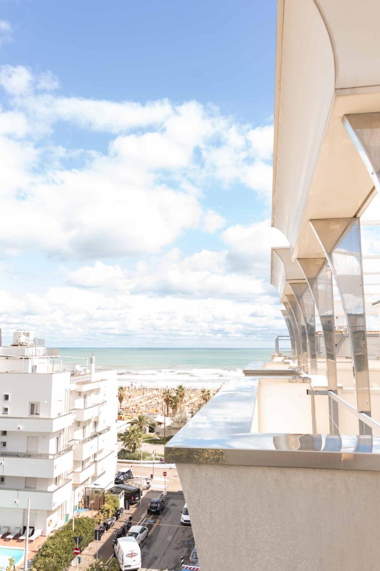 Hotel Saint Louis Rimini Bagian luar foto