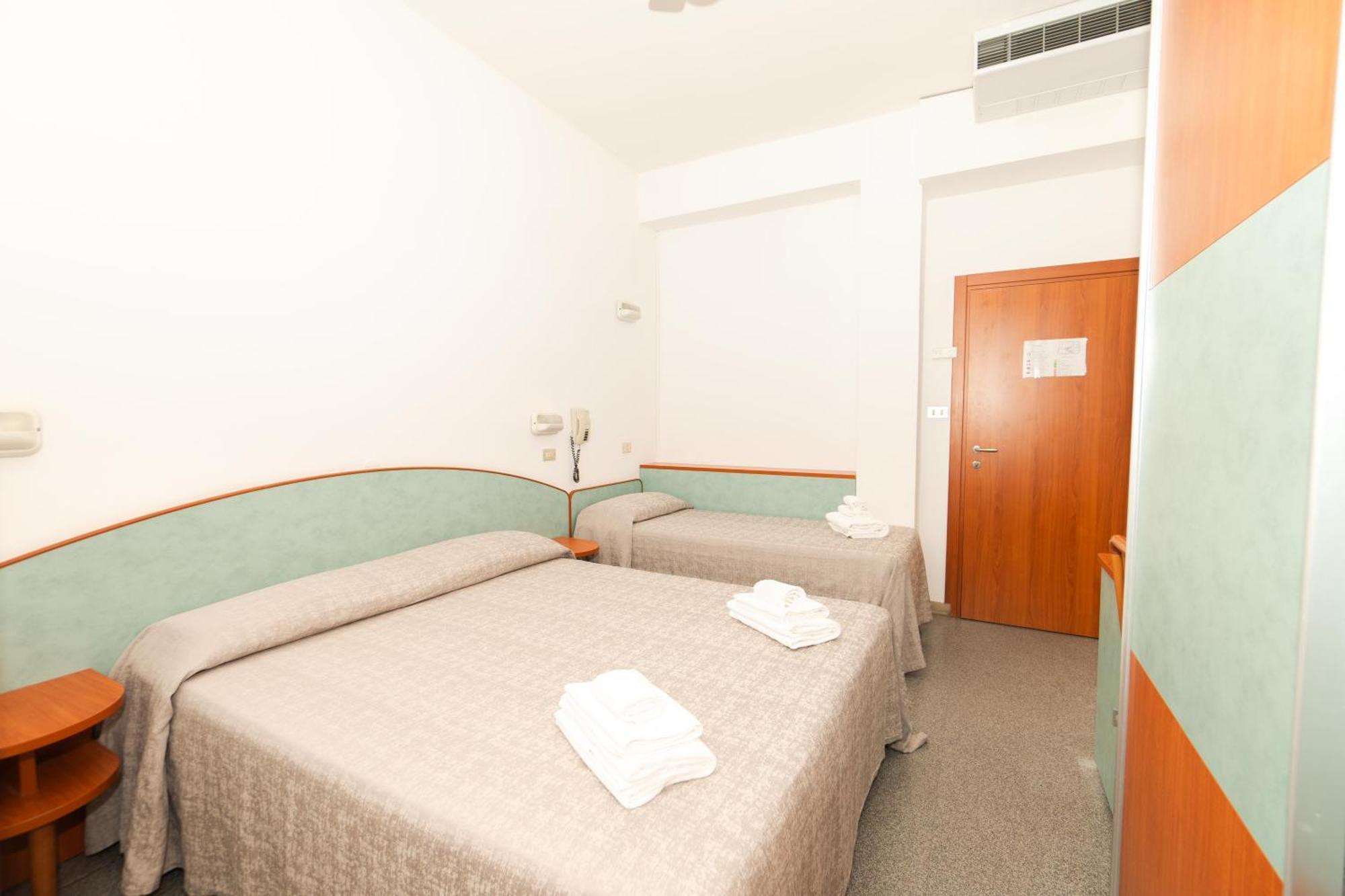 Hotel Saint Louis Rimini Bagian luar foto