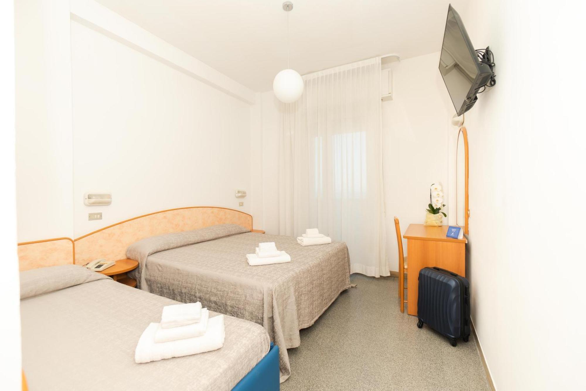 Hotel Saint Louis Rimini Bagian luar foto