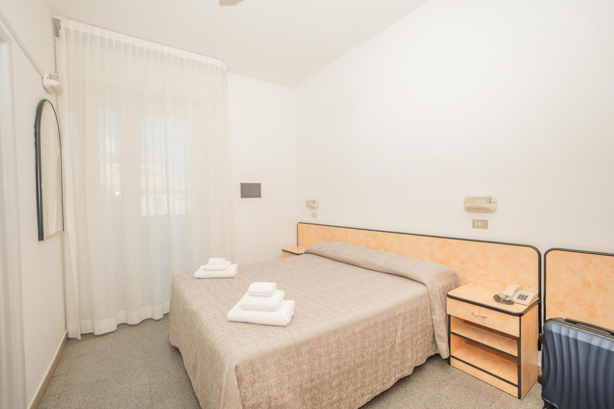 Hotel Saint Louis Rimini Bagian luar foto