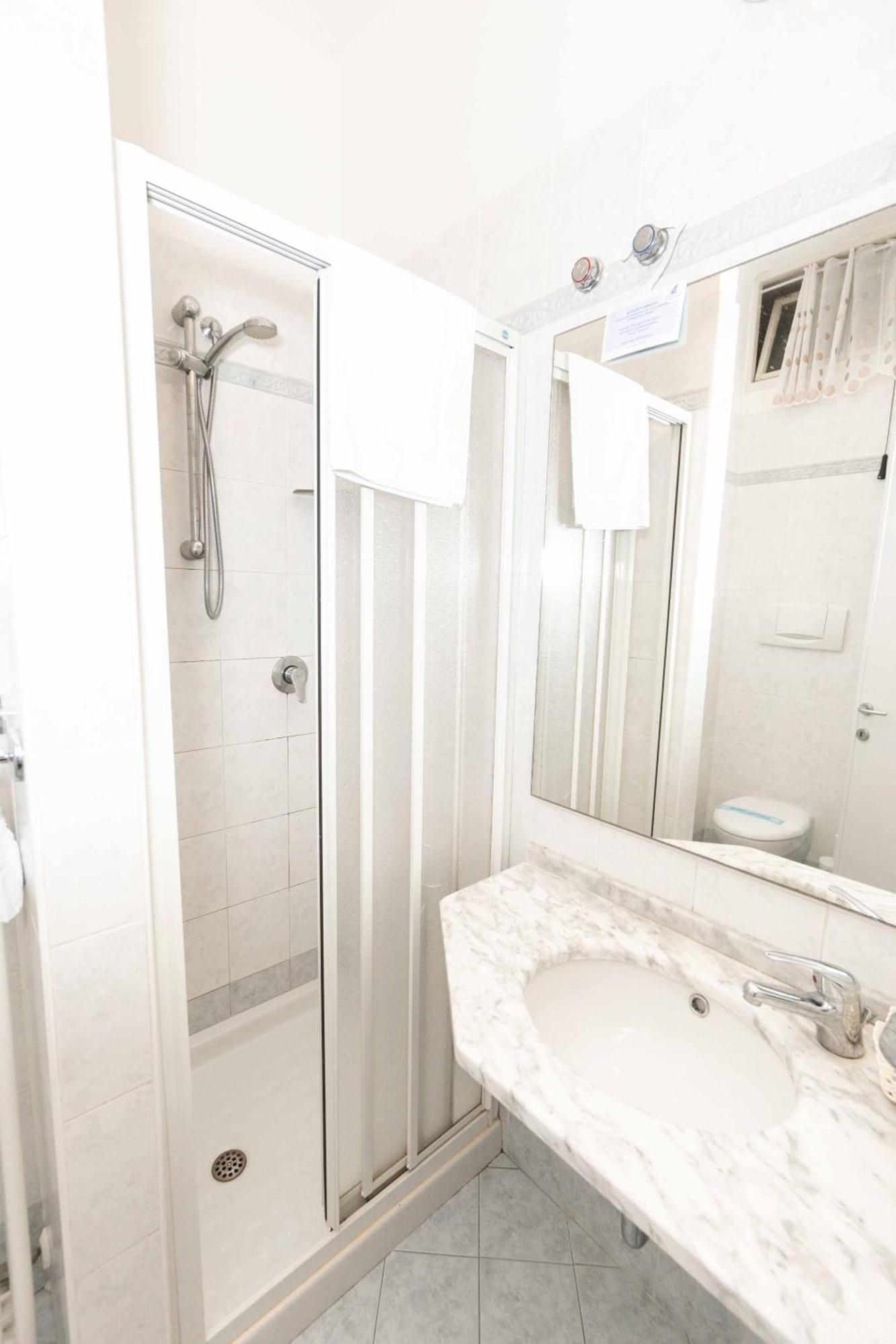 Hotel Saint Louis Rimini Bagian luar foto