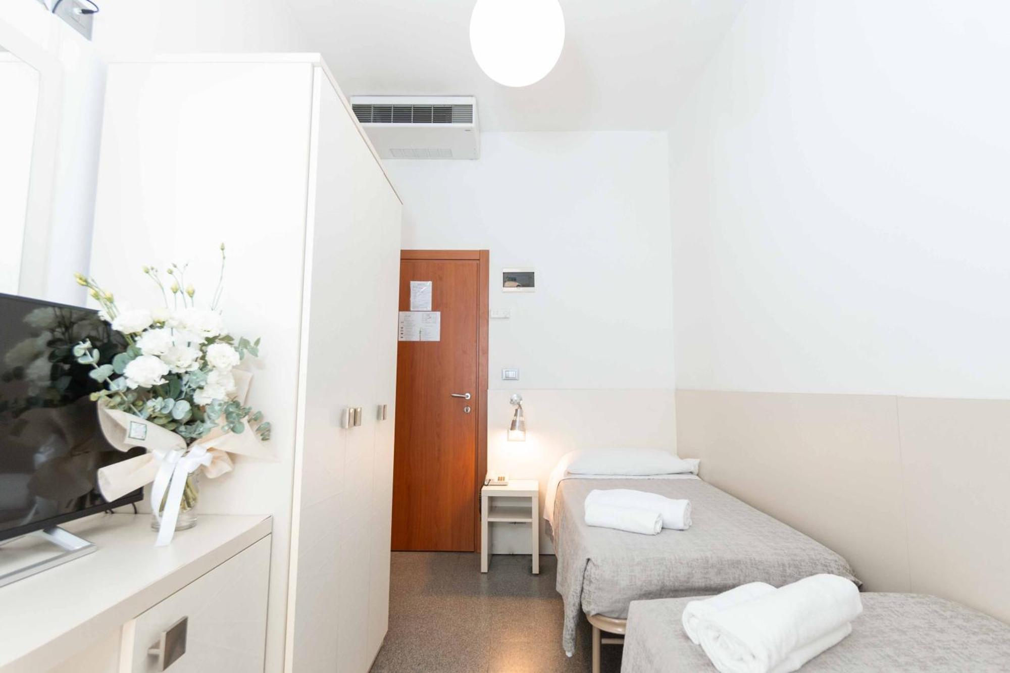 Hotel Saint Louis Rimini Bagian luar foto