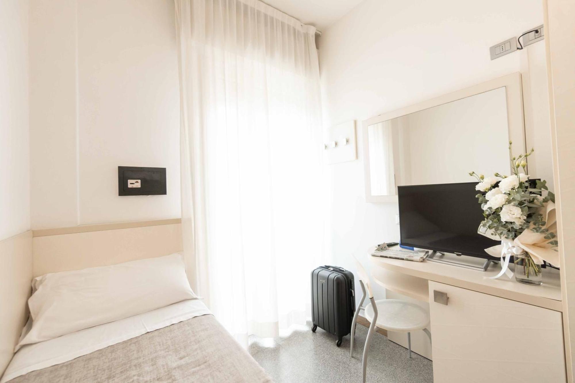 Hotel Saint Louis Rimini Bagian luar foto