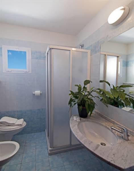 Hotel Saint Louis Rimini Bagian luar foto