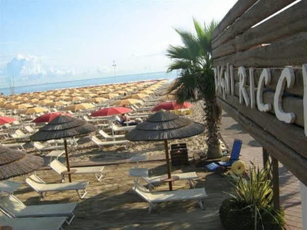 Hotel Saint Louis Rimini Bagian luar foto